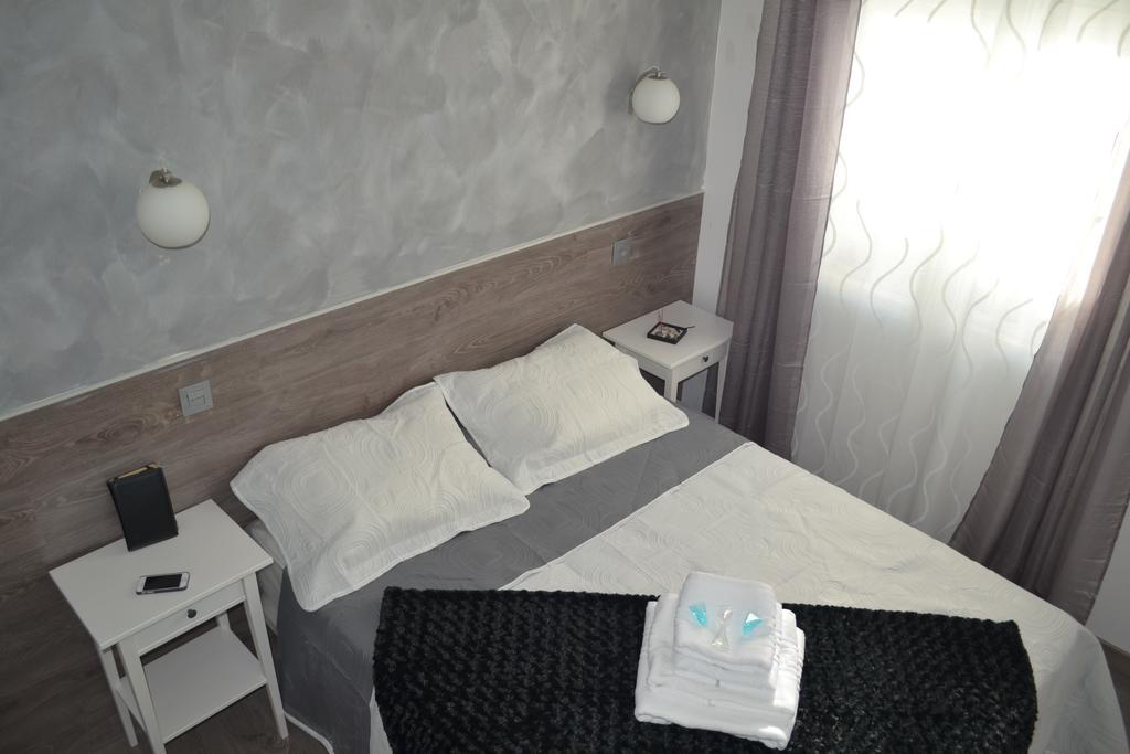 Hostal Meyra مدريد المظهر الخارجي الصورة