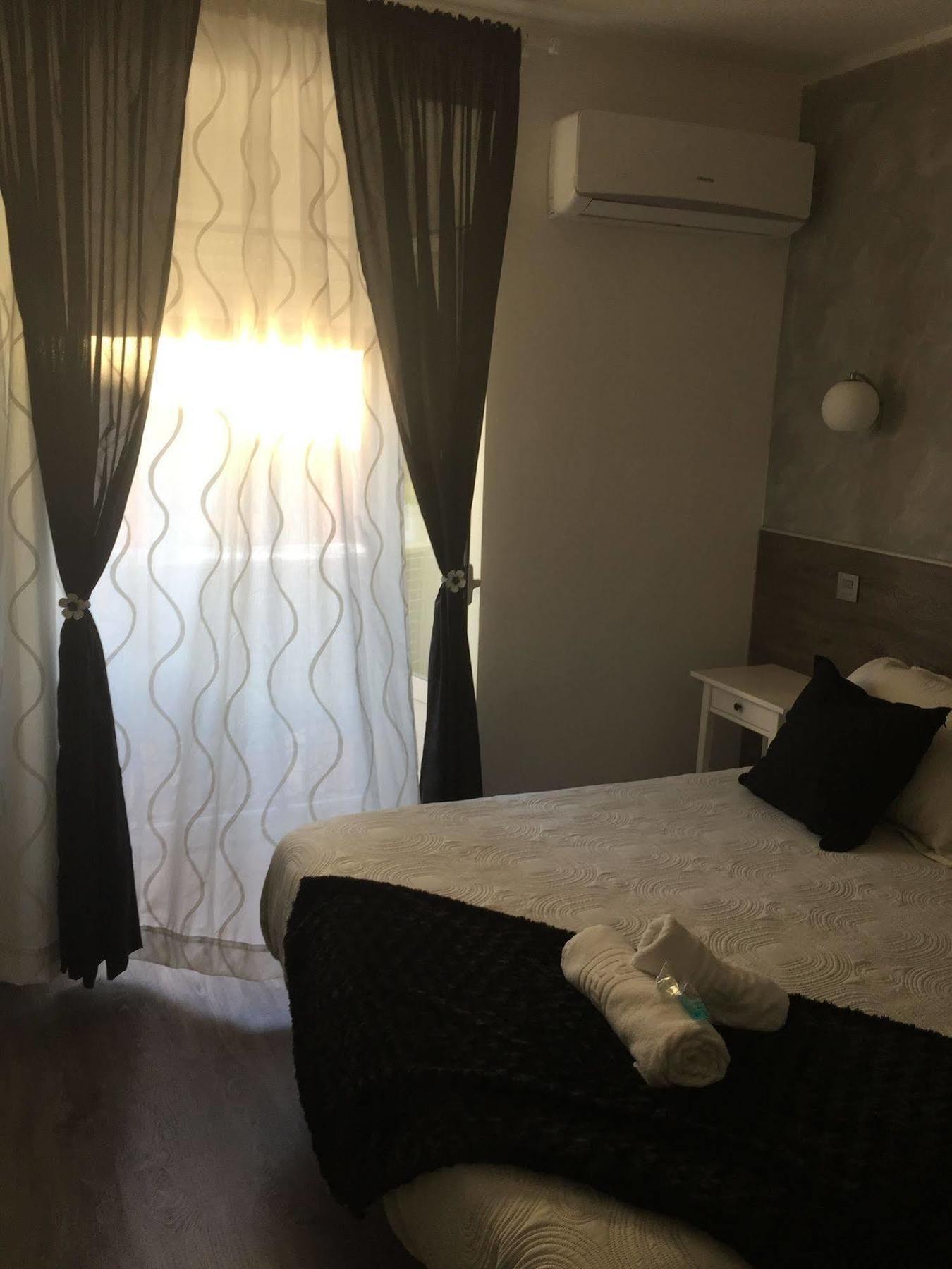 Hostal Meyra مدريد المظهر الخارجي الصورة