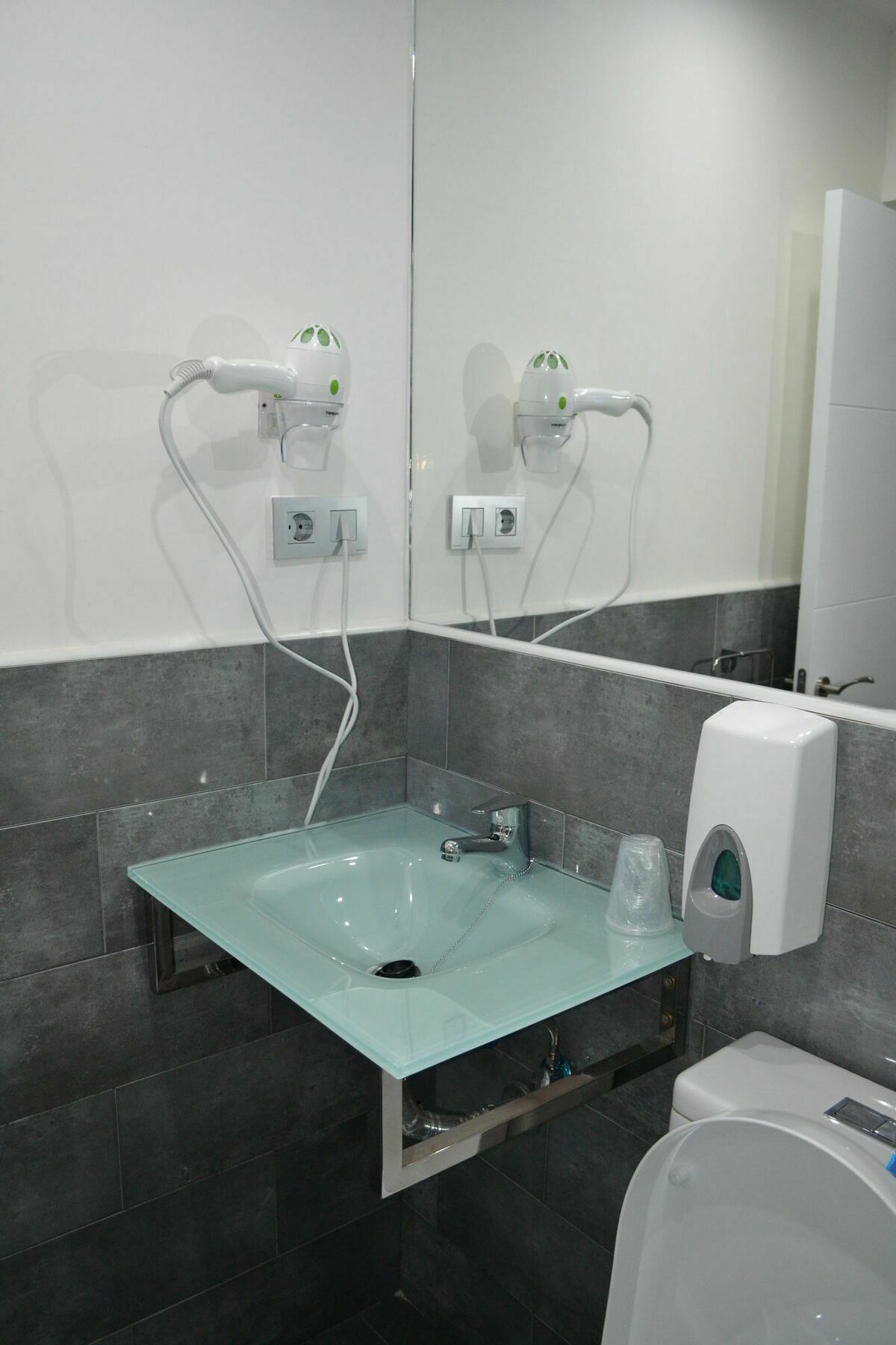 Hostal Meyra مدريد المظهر الخارجي الصورة
